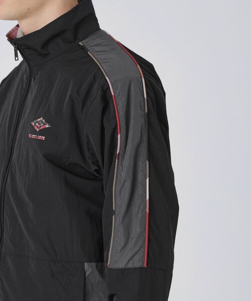 BLACK LABEL CRESTBRIDGE(ブラックレーベル・クレストブリッジ)の「【WEB・一部店舗限定】【UMBRO】ワッシャーナイロンスタンドブルゾン(ブルゾン・メンズ・ブラック・XL/L/M)」の7枚目の写真