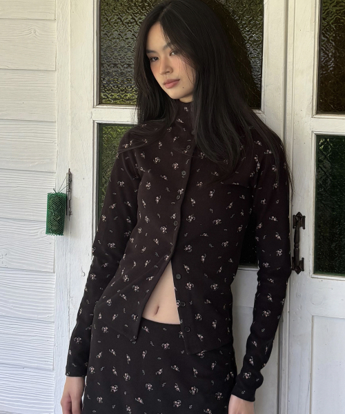 YAHNSISI(ヤーンシシ)の「フローラルソフトハイネックカーディガン - ブラック(カーディガン/ボレロ・レディース・その他・FREE)」の2枚目の写真
