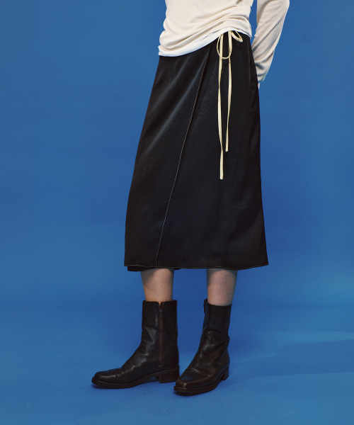 PLAC WOMEN（プレイス・ウィメン）の「カラー ポイント ラップ ロング スカート ブラック（スカート・レディース・ブラック・O/S）」の3枚目の写真