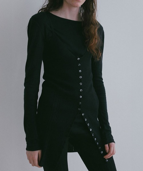 ETRE TOKYO(エトレトウキョウ)の「ショルダーパットロングスリーブTee(Tシャツ/カットソー・レディース・ブラウン/ベージュ/ホワイト/ブラック・FREE)」の2枚目の写真