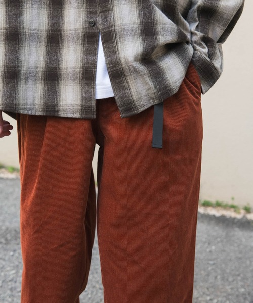 URBAN RESEARCH DOORS（アーバンリサーチドアーズ）の「ウェビングベルトコーデュロイトラウザー（その他パンツ・メンズ・オレンジ/モカ/チャコールグレー・LARGE/MEDIUM/SMALL）」の4枚目の写真