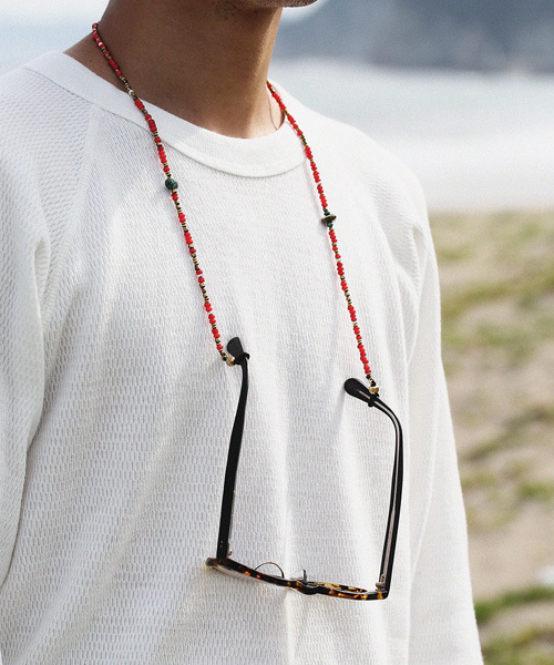 SunKu(サンク)の「Glass Holder(ネックレス・メンズ・レッド/ホワイト/ブラック・FREE)」の1枚目の写真