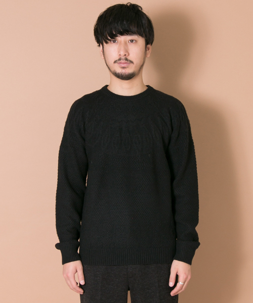 URBAN RESEARCH（アーバンリサーチ）の「UR 球心ジャカードC/N（ニット/セーター・メンズ・ボルドー/ホワイト/ブラック・MEDIUM/LARGE）」の4枚目の写真