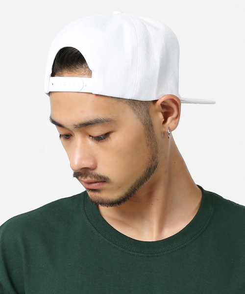 Rocky Monroe(ロッキーモンロー)の「ストレートベースボールキャップ(キャップ・メンズ・ホワイト/ブラック/パープル/ネイビー/ブラウン/グレー/レッド/サックスブルー/ピンク/イエロー/オレンジ/ブルー/ワインレッド/ブラック系その他/ライトピンク/ブラック系その他2/ブラック系その他3/ベージュ・FREE)」の2枚目の写真