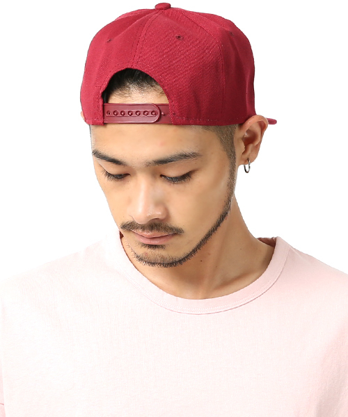 Rocky Monroe(ロッキーモンロー)の「ストレートベースボールキャップ(キャップ・メンズ・ホワイト/ブラック/パープル/ネイビー/ブラウン/グレー/レッド/サックスブルー/ピンク/イエロー/オレンジ/ブルー/ワインレッド/ブラック系その他/ライトピンク/ブラック系その他2/ブラック系その他3/ベージュ・FREE)」の1枚目の写真