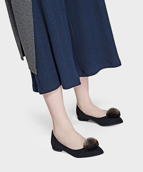 CHARLES & KEITH（チャールズ & キース）の「スエードフラットパンプス / SUEDE FLAT PUMPS（バレエシューズ・レディース・ブラック/グリーン/パープル・23cm/22.5cm/23.5cm/25cm/24.5cm）」の4枚目の写真