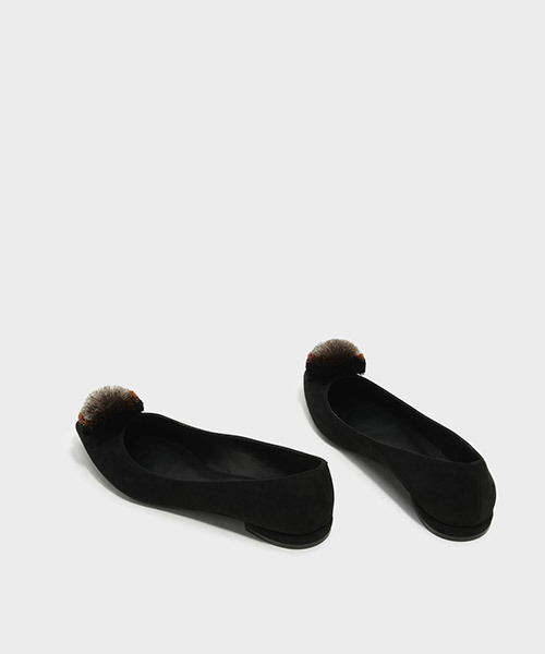 CHARLES & KEITH（チャールズ & キース）の「スエードフラットパンプス / SUEDE FLAT PUMPS（バレエシューズ・レディース・ブラック/グリーン/パープル・23cm/22.5cm/23.5cm/25cm/24.5cm）」の6枚目の写真