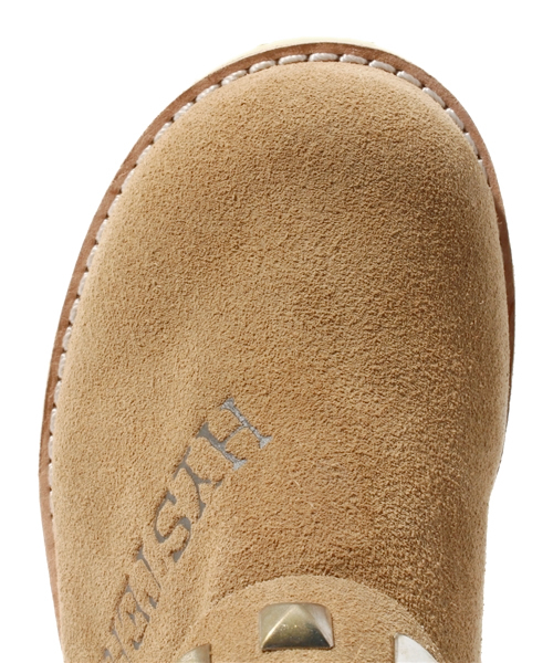 HYSTERIC MINI(ヒステリックミニ)の「HYSTERIC TYPE LOGO スタッズ付き スエードエンジニアブーツ(ブーツ・キッズ・ベージュ/ブラック・SMALL/MEDIUM/LARGE/X-LARGE)」の6枚目の写真
