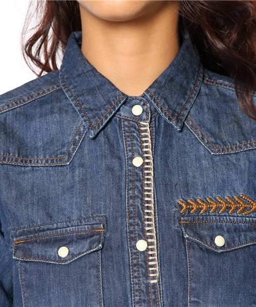 laule'a sunny side store(ラウレアサニーサイドストア)の「刺繍シャツワンピース(シャツワンピース・レディース・ブルー/ライトインディゴブルー・FREE)」の7枚目の写真