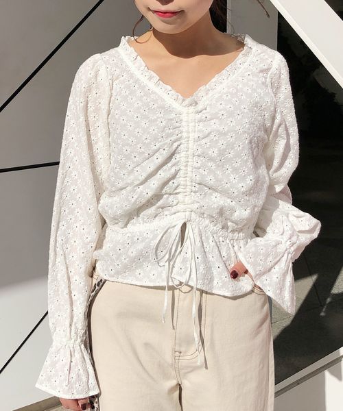 one after another NICE CLAUP（ワンアフターアナザーナイスクラップ）の「お花刺繍ブラウス＋インナーセット（シャツ/ブラウス・レディース・ブラック/ベージュ/オフホワイト・FREE）」の2枚目の写真