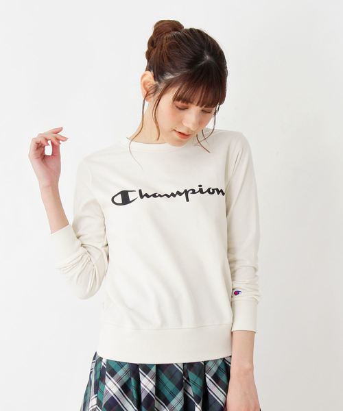 Champion(チャンピオン)の「Champion ロゴトレーナー(スウェット・レディース・オフホワイト/グレー/ブラック・02)」の2枚目の写真
