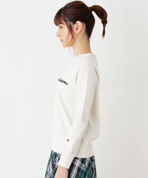 Champion(チャンピオン)の「Champion ロゴトレーナー(スウェット・レディース・オフホワイト/グレー/ブラック・02)」の5枚目の写真