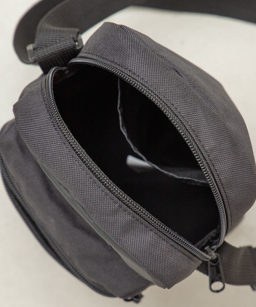 PUMA（プーマ）の「WEGO/PUMA ミニショルダーバッグ（ショルダーバッグ・メンズ・ライトパープル/ブラック・FREE）」の3枚目の写真