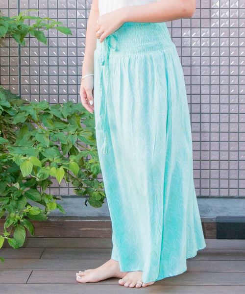 KAHIKO - カヒコ☆フード付きニット&amp;裏ボアロングスカート【おまとめ・F】＊バラ売り不可 Kahiko（カヒコ）の「【Kahiko】ハワイアンプリントロング