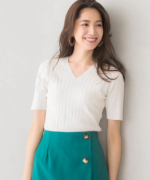 Pierrot（ピエロ）の「ネックが選べるウォッシャブル半袖リブニット（ニット/セーター・レディース・オフホワイト/ブラック系その他/グリーン系その他/ピンク系その他/ブルー系その他2/ピンク系その他4/グレー/ホワイト系その他/ベージュ系その他/パープル系その他/グリーン系その他2/ピンク系その他3/ブラック/グリーン/グレー系その他/ブルー系その他/ネイビー/ミント/ブラウン系その他/ライトパープル/ブラウン系その他2/ピンク系その他2/ピンク系その他6/ライトベージュ/ブルー系その他3/ピンク系その他5/レッド系その他/ボルドー/ブルー系その他4/ブルー系その他5・M/L）」の3枚目の写真