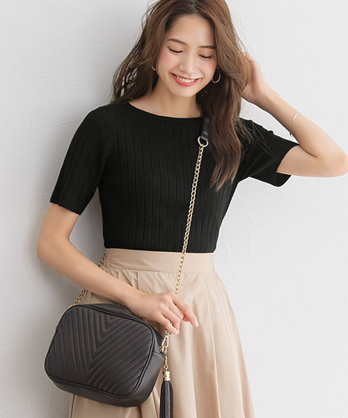 Pierrot（ピエロ）の「ネックが選べるウォッシャブル半袖リブニット（ニット/セーター・レディース・オフホワイト/ブラック系その他/グリーン系その他/ピンク系その他/ブルー系その他2/ピンク系その他4/グレー/ホワイト系その他/ベージュ系その他/パープル系その他/グリーン系その他2/ピンク系その他3/ブラック/グリーン/グレー系その他/ブルー系その他/ネイビー/ミント/ブラウン系その他/ライトパープル/ブラウン系その他2/ピンク系その他2/ピンク系その他6/ライトベージュ/ブルー系その他3/ピンク系その他5/レッド系その他/ボルドー/ブルー系その他4/ブルー系その他5・M/L）」の4枚目の写真