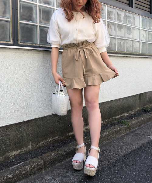one after another NICE CLAUP(ワンアフターアナザーナイスクラップ)の「麻混フリルショートパンツ(その他パンツ・レディース・アイボリー/ブラック/ブラウン系その他/ベージュ・FREE)」の14枚目の写真