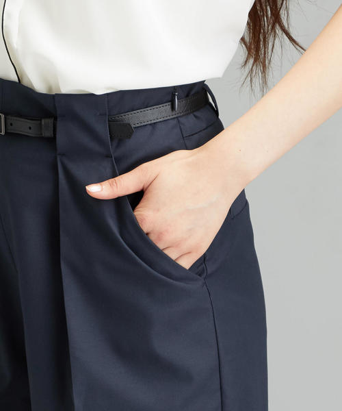 green label relaxing(グリーンレーベルリラクシング)の「CS ベルト デザイン ワイド パンツ(その他パンツ・レディース・ネイビー/オフホワイト/ケリー・40/38/36)」の7枚目の写真