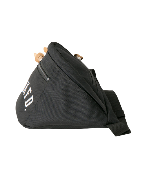 MILKFED.（ミルクフェド）の「MLKFD FANNY PACK　（ボディバッグ/ファニーパック/無地/ロゴ）（ボディバッグ/ウエストポーチ・レディース・レッド/ブラック/グリーン/ネイビー・ONE SIZE）」の9枚目の写真