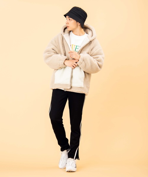 WEGO（ウィゴー）の「WEGO/ボアフリースビッグシルエットパーカー（ブルゾン・メンズ・ブラック/ライトベージュ・MEDIUM/LARGE）」の14枚目の写真