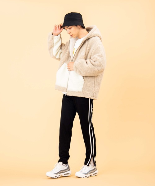 WEGO（ウィゴー）の「WEGO/ボアフリースビッグシルエットパーカー（ブルゾン・メンズ・ブラック/ライトベージュ・MEDIUM/LARGE）」の15枚目の写真