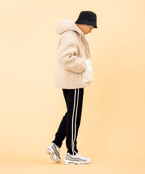 WEGO（ウィゴー）の「WEGO/ボアフリースビッグシルエットパーカー（ブルゾン・メンズ・ブラック/ライトベージュ・MEDIUM/LARGE）」の16枚目の写真