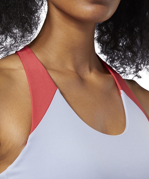 Reebok（リーボック）の「Workout Ready Medium-Impact パッド入りブラ（スポーツブラ・レディース・グレイッシュブルー/コバルトブルー・XX-SMALL/SMALL/X-SMALL/XXX-LARGE/LARGE/MEDIUM/X-LARGE/XX-LARGE）」の5枚目の写真