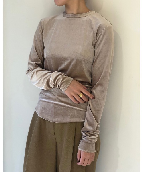 TODAYFUL(トゥデイフル)の「Vinatageベロアトップス(Tシャツ/カットソー・レディース・ベージュ/モスグリーン・FREE)」の1枚目の写真