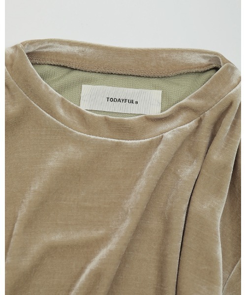 TODAYFUL(トゥデイフル)の「Vinatageベロアトップス(Tシャツ/カットソー・レディース・ベージュ/モスグリーン・FREE)」の9枚目の写真
