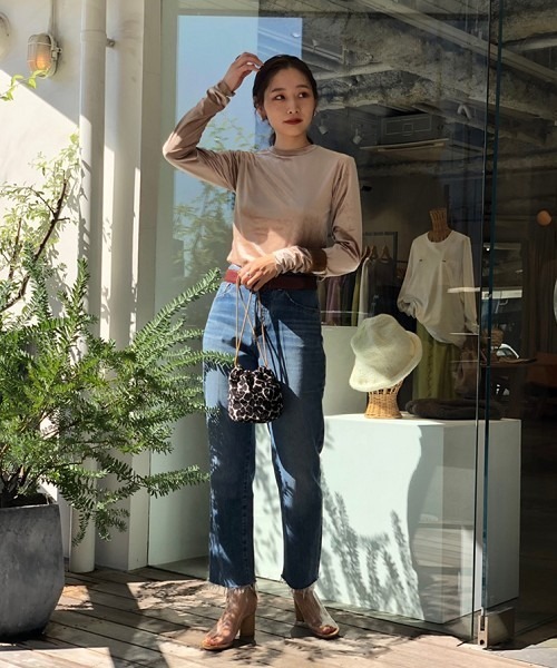 TODAYFUL(トゥデイフル)の「Vinatageベロアトップス(Tシャツ/カットソー・レディース・ベージュ/モスグリーン・FREE)」の4枚目の写真