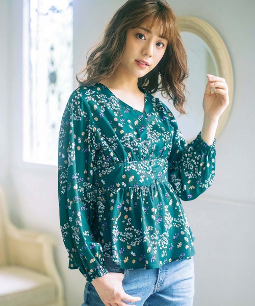 GeeRA(ジーラ)の「ウエストギャザーブラウス(シャツ/ブラウス・レディース・ブラック/グリーン/ベージュ・MEDIUM/LARGE/X-LARGE/XX-LARGE)」の3枚目の写真