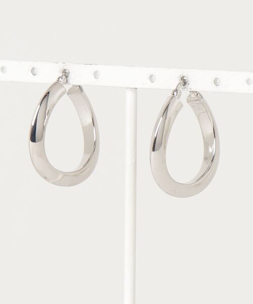 YArKA(ヤーカ)の「【YArKA/ヤーカ】silver925 distortion circle pierce/歪みピアス シルバー925(ピアス(両耳用)・レディース・シルバー・FREE)」の7枚目の写真