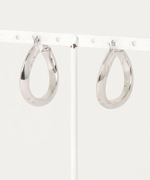 YArKA(ヤーカ)の「【YArKA/ヤーカ】silver925 distortion circle pierce/歪みピアス シルバー925(ピアス(両耳用)・レディース・シルバー・FREE)」の8枚目の写真