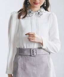 tocco closet | ビジュー装飾フラワーモチーフ襟付きタック入りブラウス(シャツ/ブラウス)
