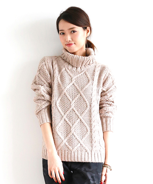 BEAMS LIGHTS Women's（ビームスライツ ウィメンズ）の「BEAMS LIGHTS / タートルケーブルプルオーバー（ニット/セーター・レディース・オフホワイト/ベージュ・FREE）」の2枚目の写真