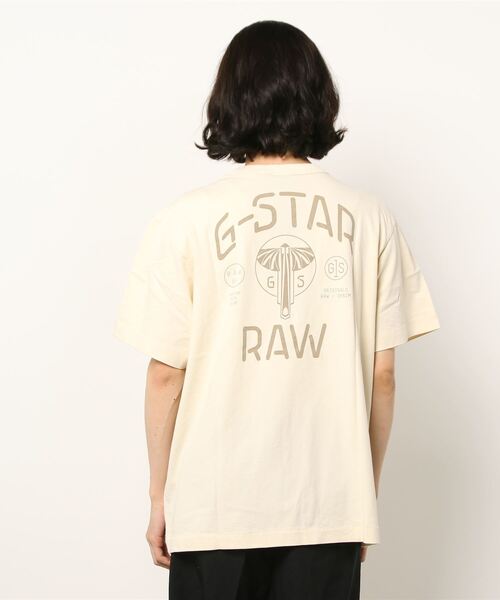 G-STAR（ジースター）の「BACK LOGO LOOSE T-SHIRT/オーバーサイズ/バックプリント（Tシャツ/カットソー・メンズ・ダークグレー/オフホワイト・SMALL/MEDIUM/X-LARGE/X-SMALL/LARGE）」の5枚目の写真