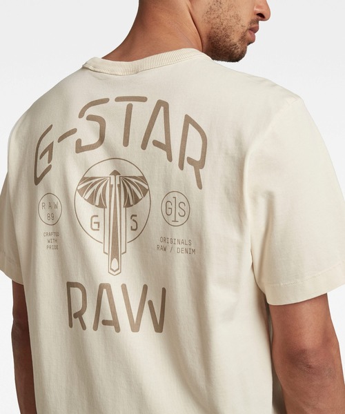 G-STAR（ジースター）の「BACK LOGO LOOSE T-SHIRT/オーバーサイズ/バックプリント（Tシャツ/カットソー・メンズ・ダークグレー/オフホワイト・SMALL/MEDIUM/X-LARGE/X-SMALL/LARGE）」の8枚目の写真