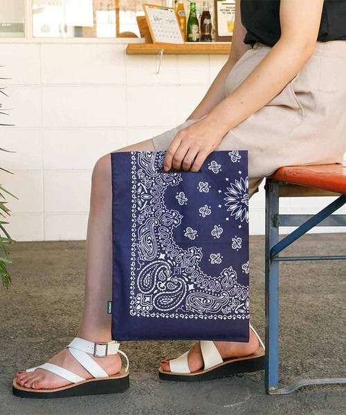 HIGHTIDE(ハイタイド)の「BANSAC バンサック バンダナバッグ エコバッグ ハンカチ ペイズリー柄(エコバッグ/サブバッグ・レディース・ホワイト/レッド/イエロー/ブラック/ネイビー・FREE)」の4枚目の写真