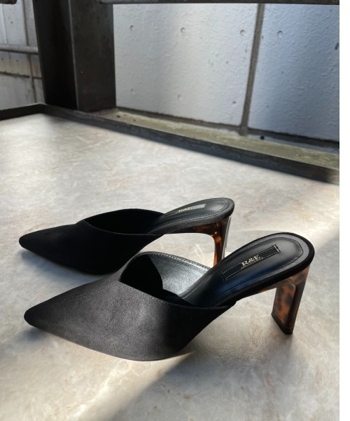 R&E（アールアンドイー）の「【21AW新作】【R&E】センターシームスティックヒールミュール（パンプス・レディース・ブラック/ブラック系その他/ベージュ系その他・22.5cm/23.5cm/24.5cm/23.0cm/24.0cm/22.0cm）」の14枚目の写真