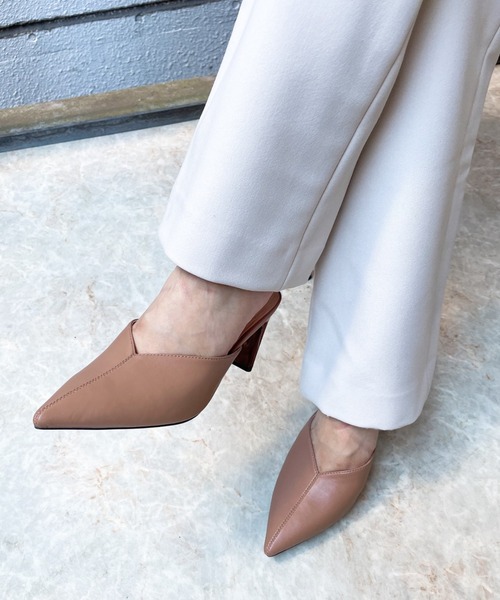 R&E（アールアンドイー）の「【21AW新作】【R&E】センターシームスティックヒールミュール（パンプス・レディース・ブラック/ブラック系その他/ベージュ系その他・22.5cm/23.5cm/24.5cm/23.0cm/24.0cm/22.0cm）」の17枚目の写真