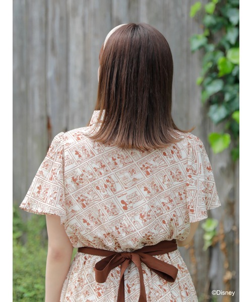 Disney（ディズニー）の「ﾐｯｷｰ&ﾐﾆｰ/総柄ﾜﾝﾋﾟｰｽ（ワンピース・レディース・ベージュ・FREE）」の2枚目の写真