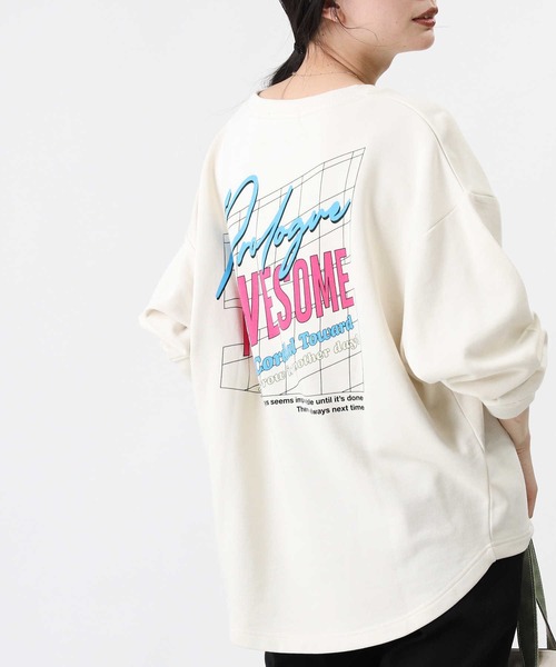 HONEYSUCKLE ROSE（ハニーサックルローズ）の「【HONEYSUCKLE ROSE】ビッグプリントスウェット（スウェット・レディース・パープル/ブラック/オフホワイト/ライトベージュ/ブルー/ホワイト・L/M）」の2枚目の写真