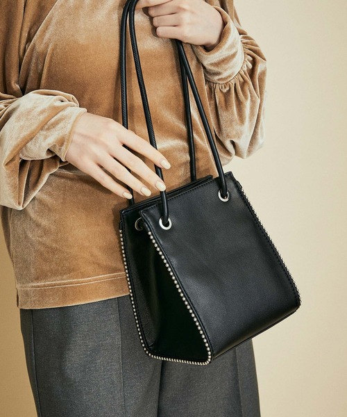 MADEMOISELLE ROPE'（マドモアゼル ロペ）の「【2WAY】ボールチェーントリムバッグ（ハンドバッグ・レディース・ブラック/ベージュ系その他・FREE）」の2枚目の写真