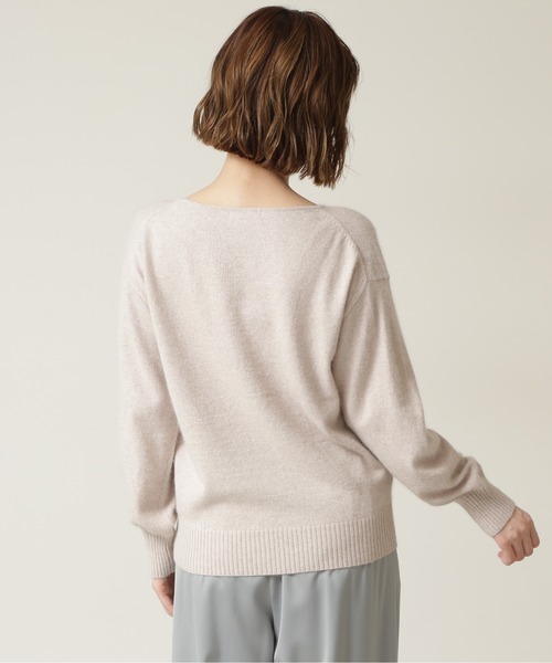 NATURAL BEAUTY BASIC（ナチュラルビューティーベーシック）の「フォックス混ジェントルタッチ　ボートネック（ニット/セーター・レディース・チャコールグレー/オフホワイト/ブルー・MEDIUM）」の17枚目の写真