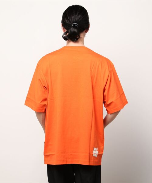 G-STAR(ジースター)の「UNISEX RADIO CHEST BOXY T-SHIRT/ビッグシルエット/オーバーサイズ(Tシャツ/カットソー・メンズ・オレンジ・X-LARGE/LARGE/MEDIUM/SMALL/X-SMALL)」の9枚目の写真