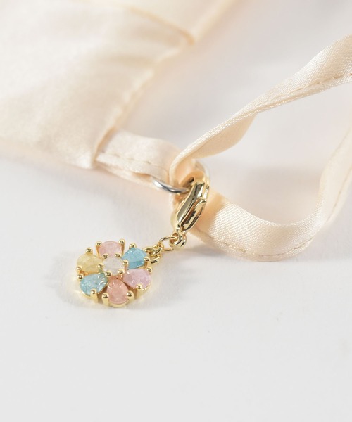 ma chere Cosette?（マシェールコゼット）の「お花マスクチャーム（チャーム・レディース・アイボリー/ブラック/ライトブルー/ピンク/クリア/マルチ・FREE）」の8枚目の写真