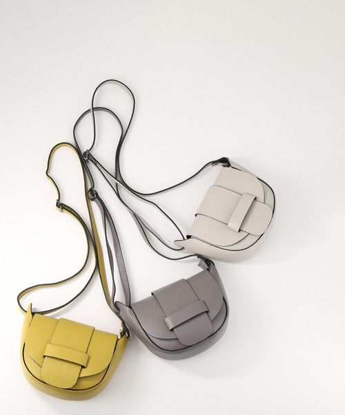 Gready Brilliant（グレディブリリアン）の「センターベルトショルダー（ショルダーバッグ・レディース・オフホワイト/イエロー/チャコール・FREE）」の2枚目の写真