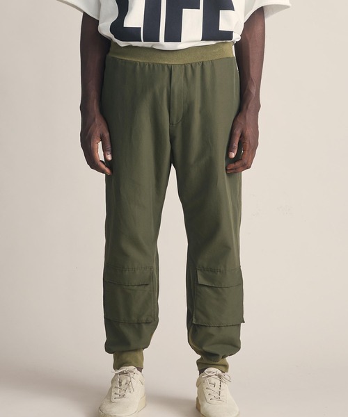 KATHARINE HAMNETT（キャサリンハムネット）の「KATHARINE HAMNETT/キャサリンハムネット REBEL PANTS（カーゴパンツ・メンズ・ブラック/オリーブ・MEDIUM/LARGE）」の2枚目の写真