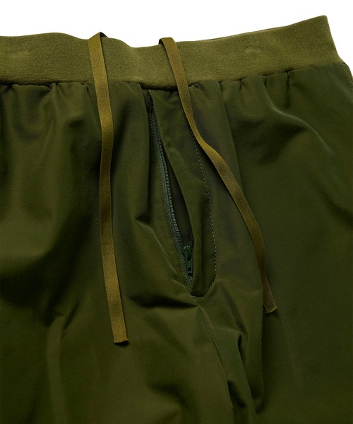 KATHARINE HAMNETT（キャサリンハムネット）の「KATHARINE HAMNETT/キャサリンハムネット REBEL PANTS（カーゴパンツ・メンズ・ブラック/オリーブ・MEDIUM/LARGE）」の4枚目の写真