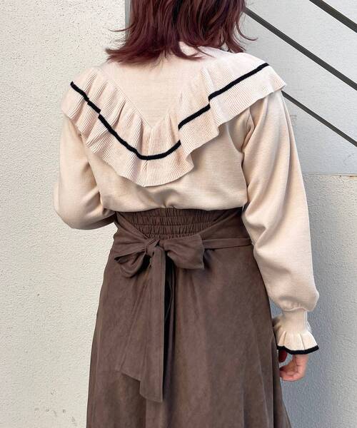 MAJESTIC LEGON（マジェスティックレゴン）の「パピヨンフリルバイカラーニット（ニット/セーター・レディース・ブラック/アイボリー/モカ・MEDIUM）」の21枚目の写真